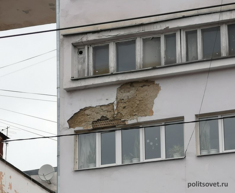В центре Екатеринбурга разрушается памятник конструктивизма