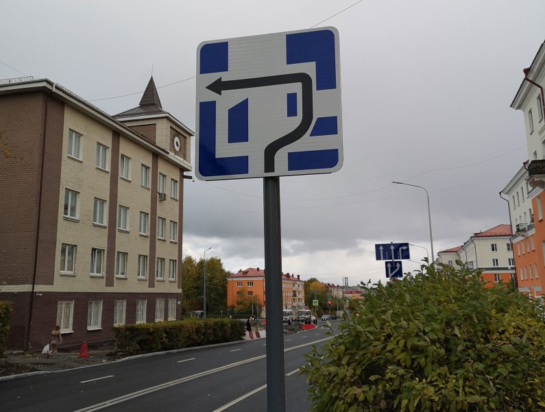 Новый символ Первоуральска: дорожный знак или экстравагантный арт-объект?