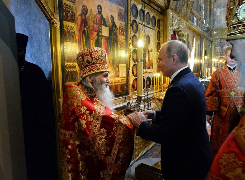 В Екатеринбург приедет духовник патриарха, благословлявший Путина