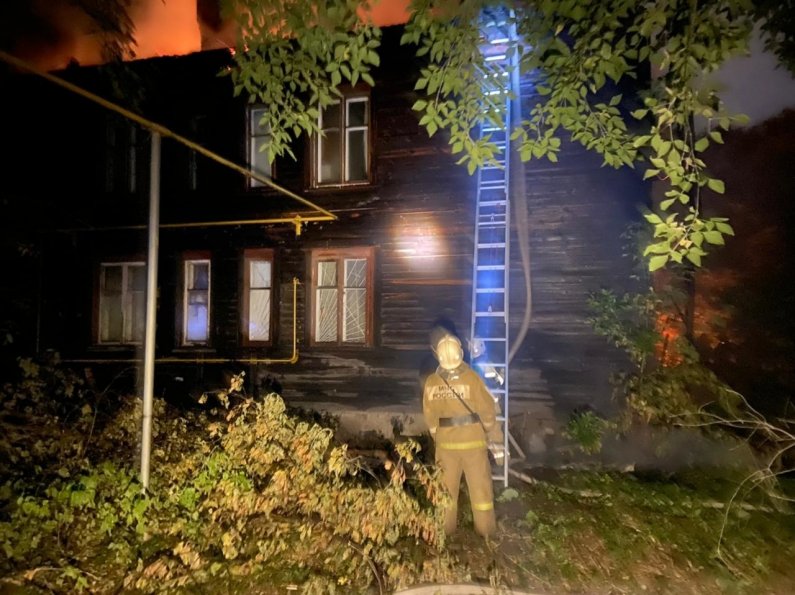 В Свердловской области за ночь произошло два крупных пожара в жилых домах
