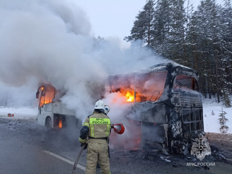 На Серовском тракте сгорел пассажирский автобус