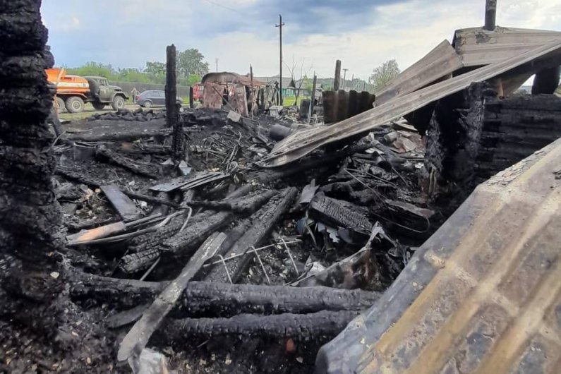В пожаре под Первоуральском погибли две девочки и их дедушка