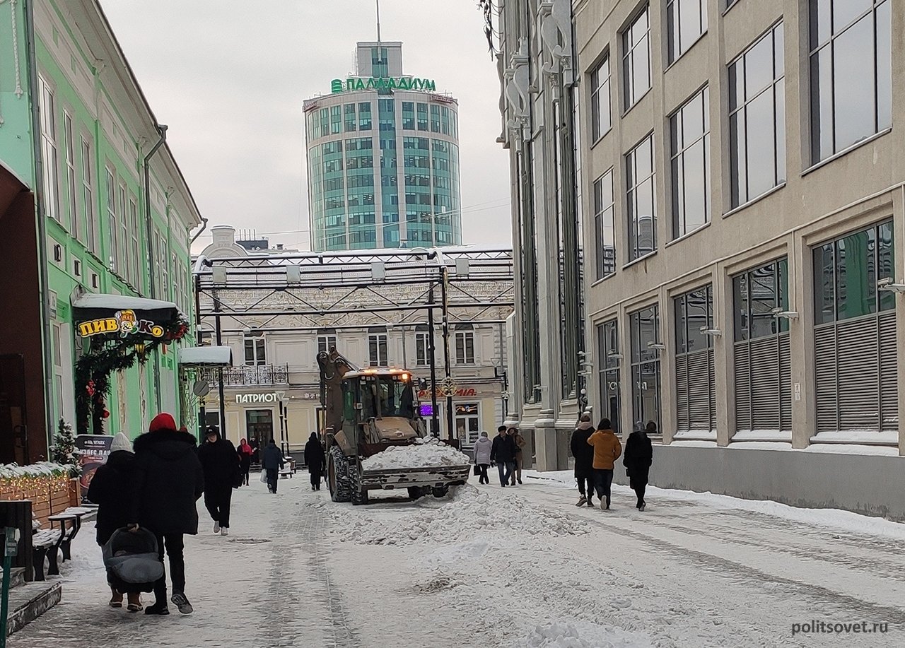 Власти Екатеринбурга после снегопадов готовятся к резкому потеплению