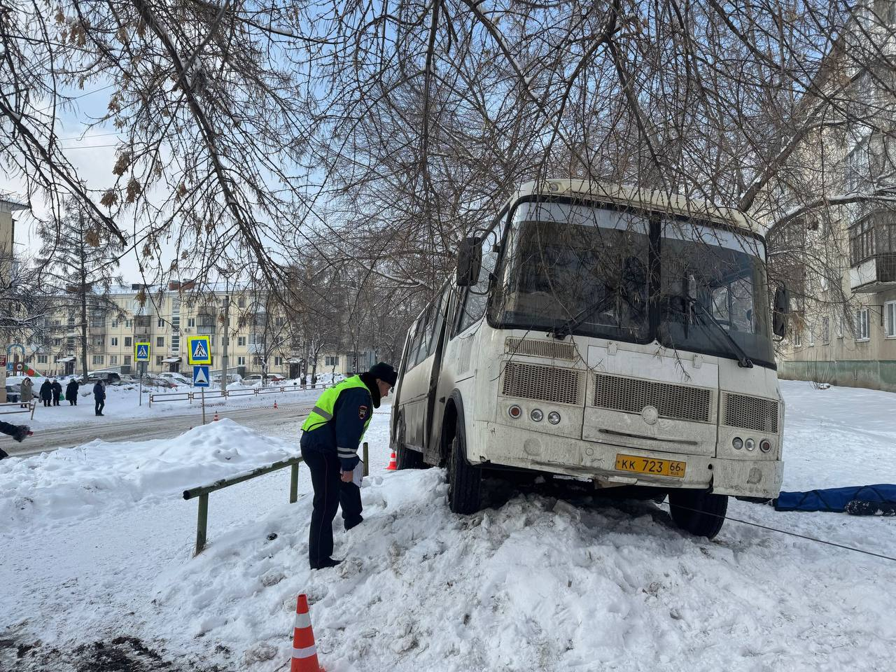 В Каменске-Уральском пассажирский автобус сбил двух пешеходов