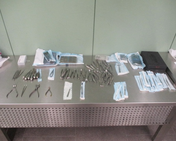 В Кольцово задержали студента со стоматологическими инструментами В Кольцово задержали студента со стоматологическими инструментами