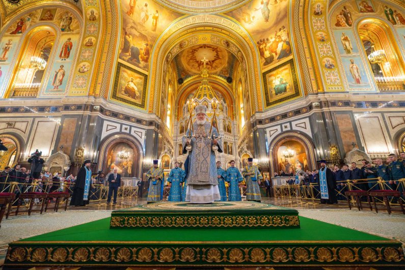 Патриарх Кирилл запретил молиться о повышении зарплаты