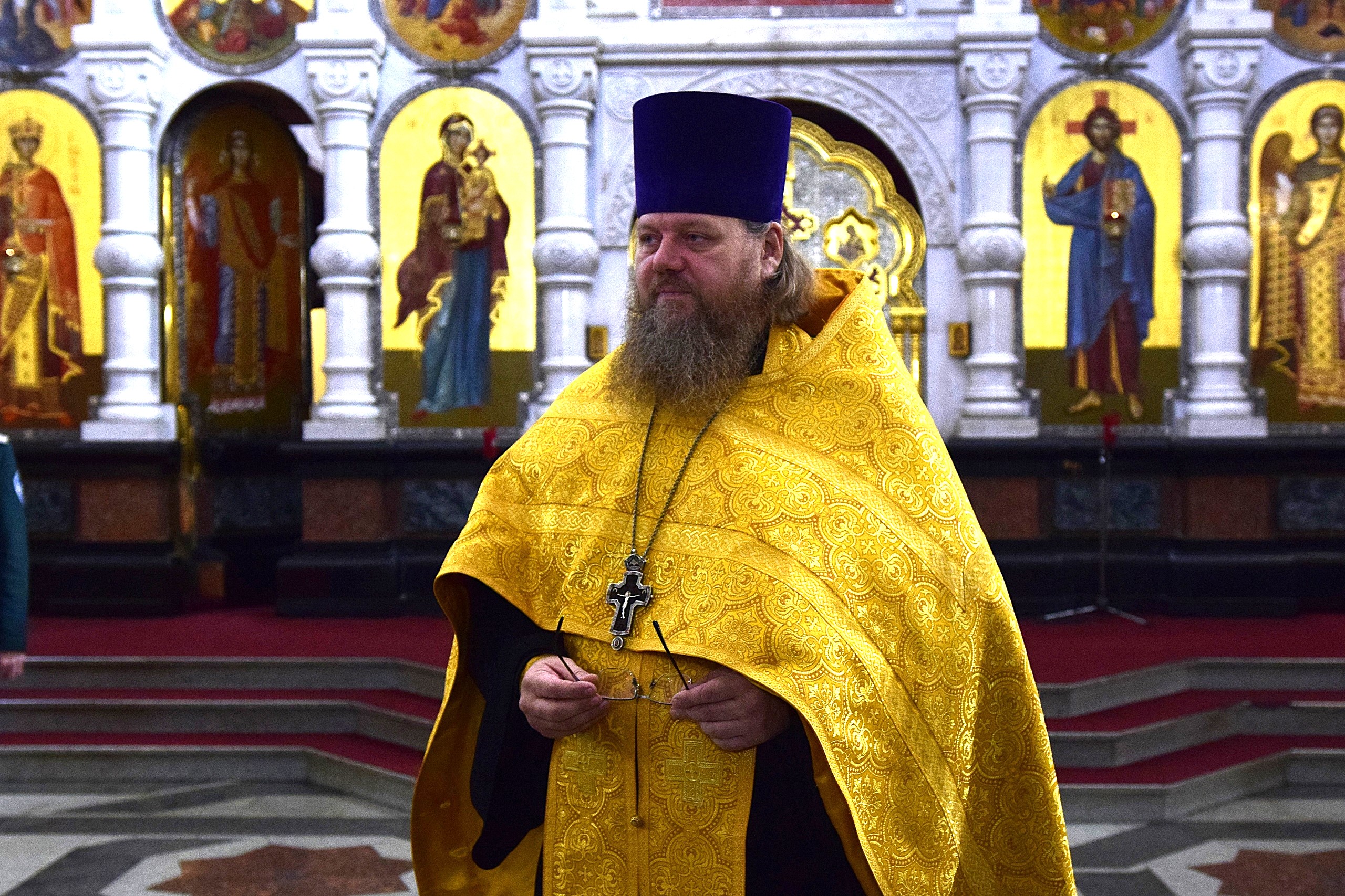 Екатеринбургский священник призвал возродить самодержавную монархию