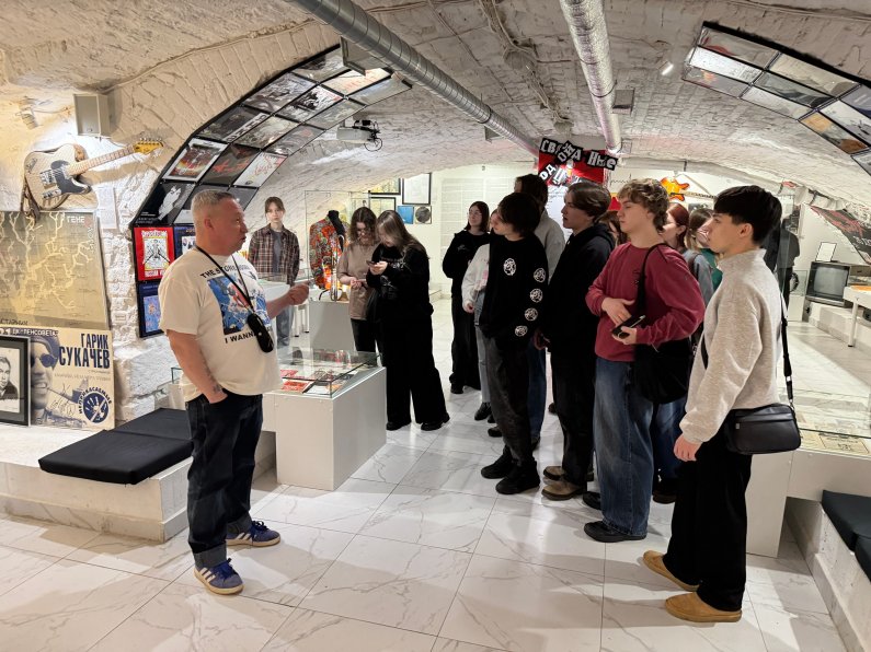 Екатеринбургских студентов погрузили в атмосферу Свердловского рок-клуба