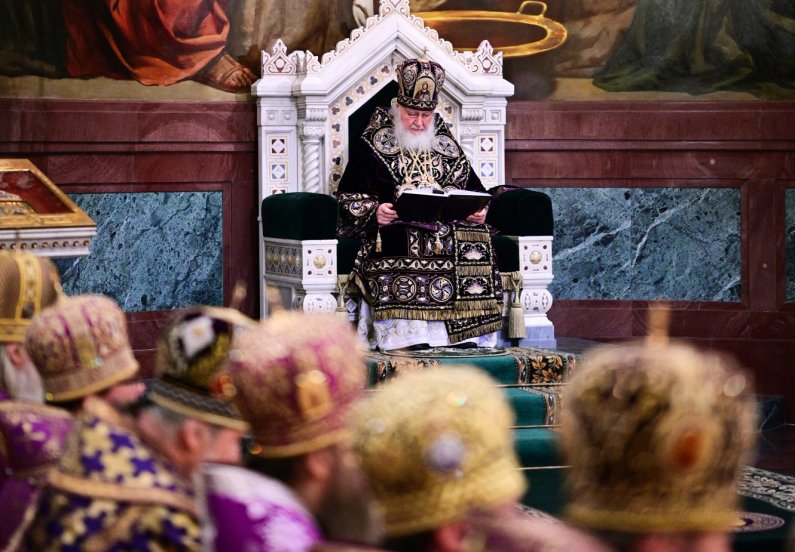 Патриарх осудил тех, кто не причащается раз в неделю