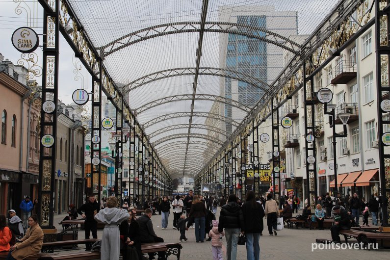 На улице Вайнера в Екатеринбурге высадят яблони и сосны