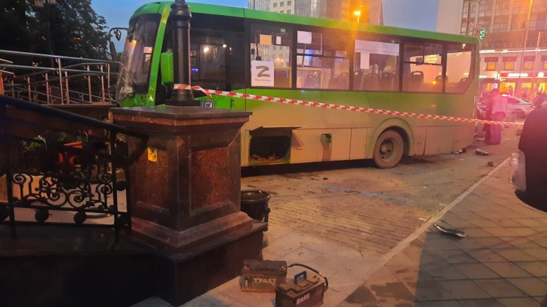 СКР возбудил два уголовных дела из-за смертельного ДТП в центре Екатеринбурга