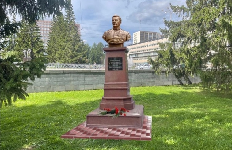 Власти Екатеринбурга отказались устанавливать памятник Сталину